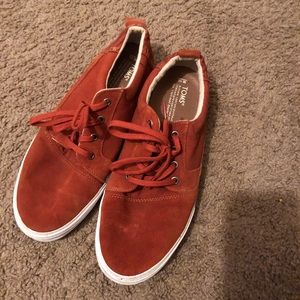 Men’s orange Toms sneaker